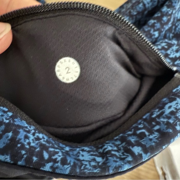 Lululemon Blue Patterned Leggings - Picture 7 of 7